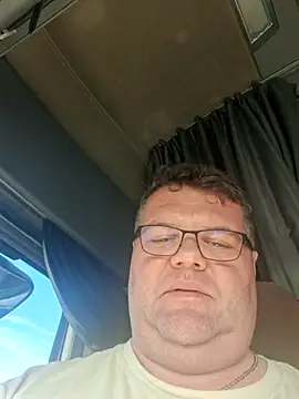 Snapshot of Grase44 chatting on November 28, 2025, 11:32 am Grase44 online show from November 28, 2025, 11:32 am