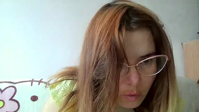 Snapshot of HornyElena chatting on November 23, 2025, 11:31 am HornyElena online show from November 23, 2025, 11:31 am