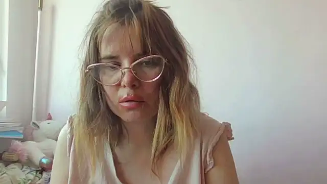 Snapshot of HornyElena chatting on November 22, 2025, 11:53 am HornyElena online show from November 22, 2025, 11:53 am