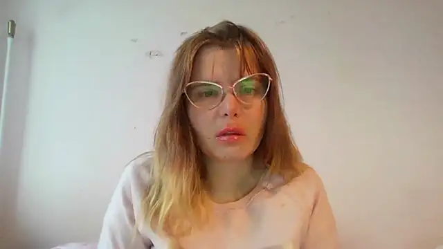 Snapshot of HornyElena chatting on November 25, 2025, 2:06 pm HornyElena online show from November 25, 2025, 2:06 pm