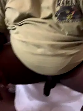 Pull N Tug1 online show from December 1, 2025, 7:04 pm