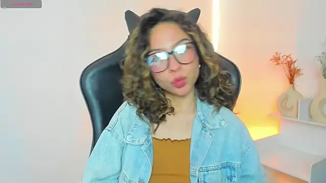 LuluuBerry online show from December 2, 2025, 4:41 pm