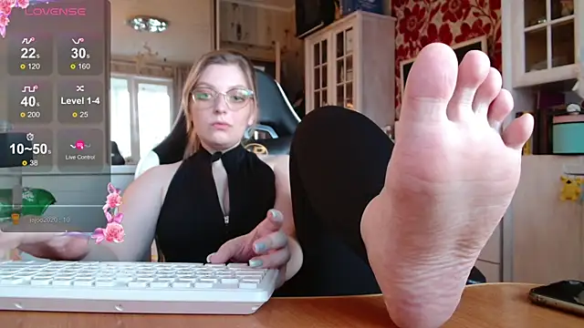 Snapshot of dominyantrix chatting on November 15, 2025, 10:52 am dominyantrix online show from November 15, 2025, 10:52 am