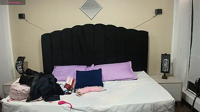 AriannaFox  online show from November 20, 2025, 7:14 pm