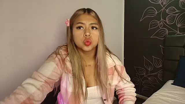 AriannaFox  online show from November 19, 2025, 12:05 pm