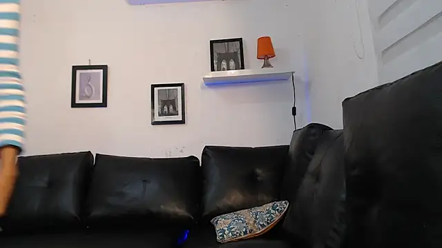 Tessachains 2  online show from November 7, 2025, 1:54 am