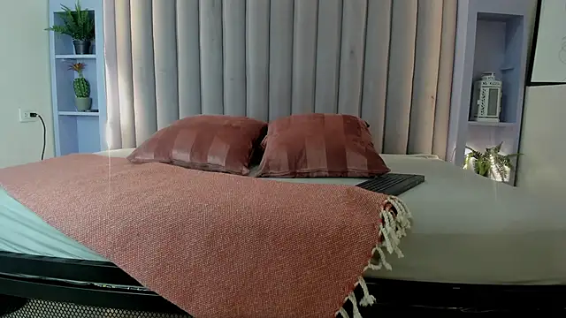 Snapshot of AnaVoss__ chatting on November 24, 2025, 7:36 pm AnaVoss online show from November 24, 2025, 7:36 pm