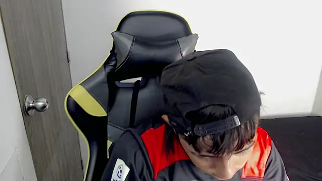 Tatann 18 online show from November 28, 2025, 8:42 pm