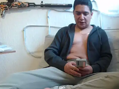 Snapshot of yayo_33 chatting on December 15, 2025, 8:14 pm yayo 33 online show from December 15, 2025, 8:14 pm