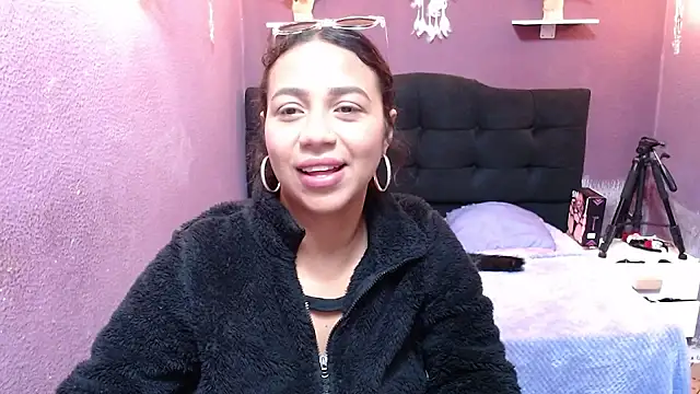 monika 256 online show from December 17, 2025, 1:05 pm