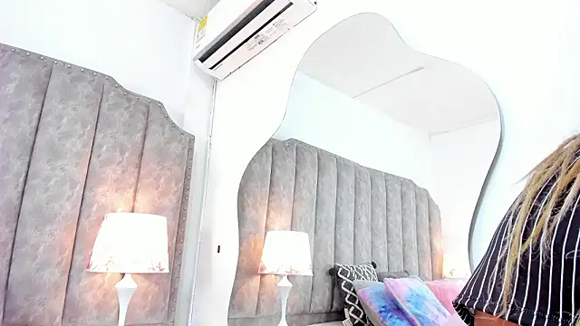 Snapshot of RubyCrox chatting on February 11, 2026, 8:41 pm RubyCrox online show from February 11, 2026, 8:41 pm