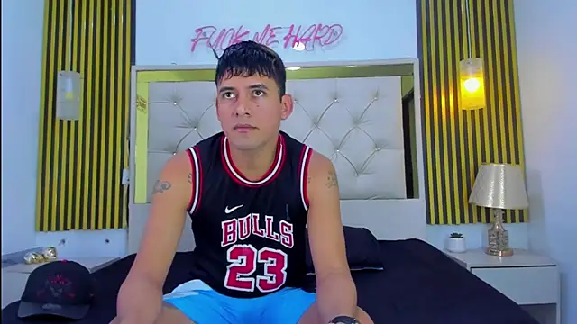 KEVIN MCKINLEY online show from November 30, 2025, 8:20 pm