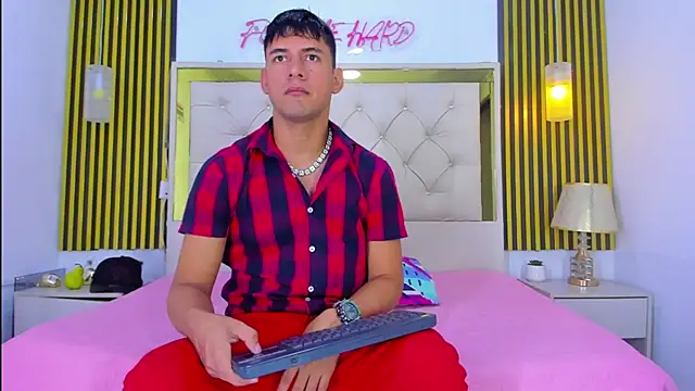 KEVIN MCKINLEY online show from November 22, 2025, 12:10 am