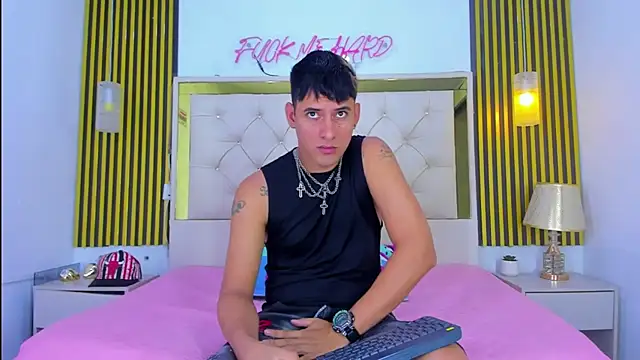 KEVIN MCKINLEY online show from November 25, 2025, 12:11 am