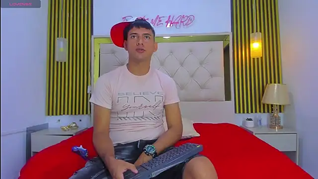 KEVIN MCKINLEY online show from November 9, 2025, 6:06 am