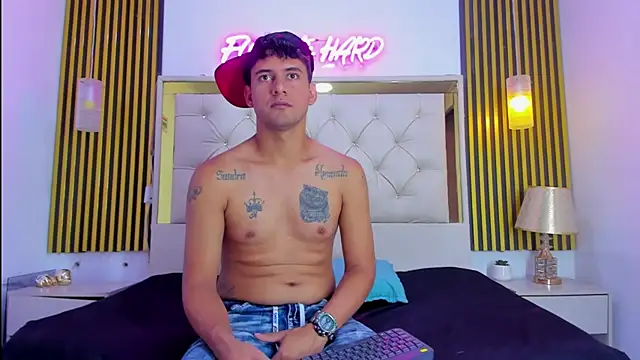 KEVIN MCKINLEY online show from November 30, 2025, 12:11 am