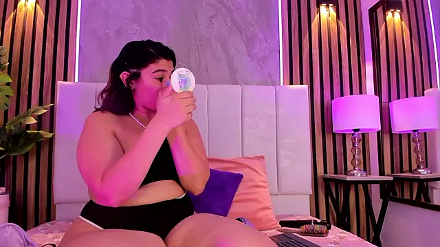 Carlotta de velour online show from February 13, 2026, 3:06 am