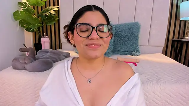 Carlotta de velour online show from April 11, 2026, 7:45 am