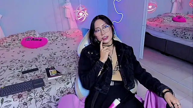 Snapshot of ArtemisaMoonn chatting on November 13, 2025, 7:51 pm ArtemisaMoonn online show from November 13, 2025, 7:51 pm