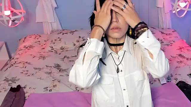 Snapshot of ArtemisaMoonn chatting on November 24, 2025, 7:47 pm ArtemisaMoonn online show from November 24, 2025, 7:47 pm