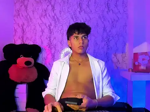 Valentino Lane online show from February 9, 2026, 6:00 am