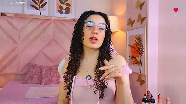 DemiJones  online show from June 4, 2026, 4:28 am