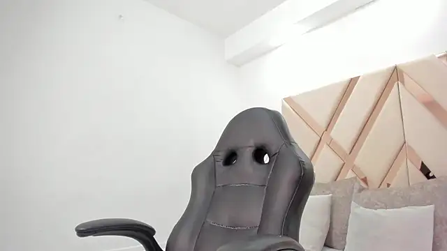 merielenbloom online show from November 18, 2025, 12:19 pm