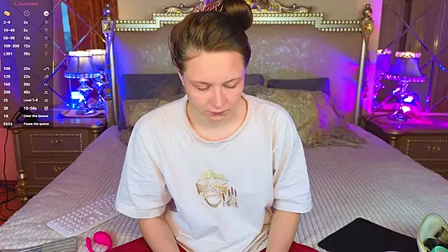 HolyBabyDoll online show from November 9, 2025, 4:49 am