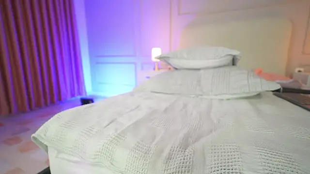 hanna  w online show from December 19, 2025, 1:53 am