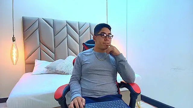 Snapshot of DanteVoss chatting on November 19, 2025, 3:50 am DanteVoss online show from November 19, 2025, 3:50 am