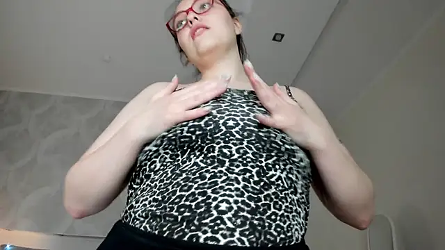 Snapshot of Mersedes_Rosso chatting on November 24, 2025, 1:22 pm Mersedes Rosso online show from November 24, 2025, 1:22 pm