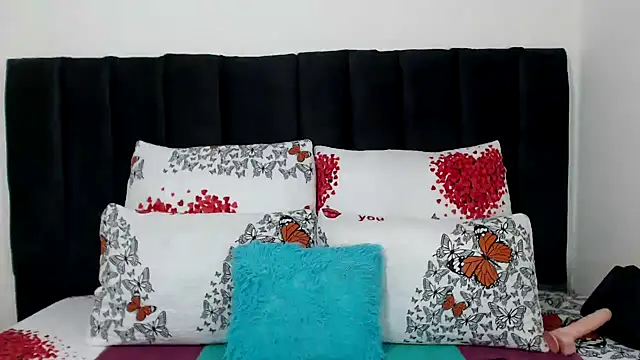 Miss-Berries online show from March 28, 2026, 1:23 pm