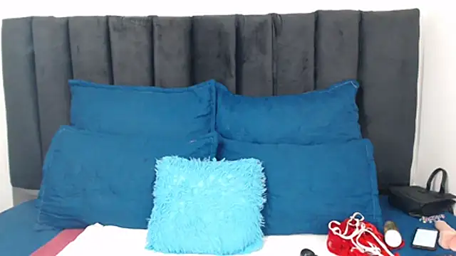 Miss-Berries online show from April 13, 2026, 4:55 pm