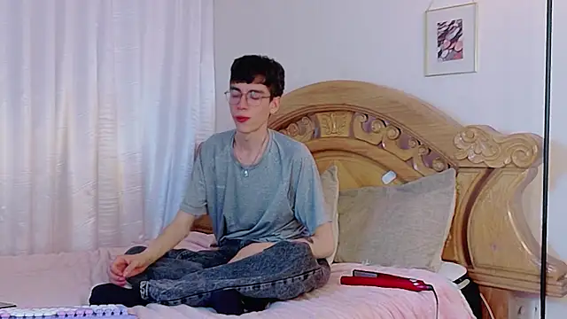 Snapshot of Bay_freedo chatting on July 18, 2026, 8:39 pm Bay freedo online show from July 18, 2026, 8:39 pm