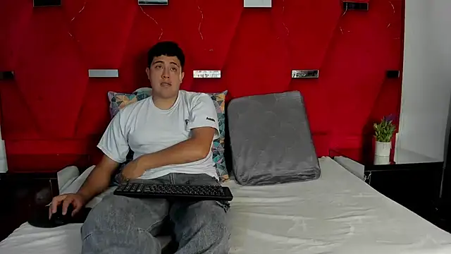 Emmaanddarling online show from January 7, 2026, 2:22 pm