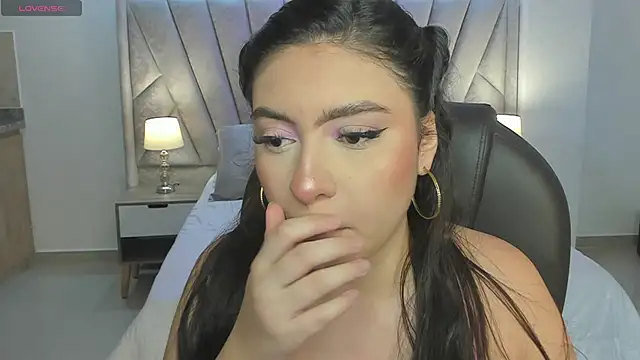 Maya vexx online show from November 26, 2025, 7:58 pm