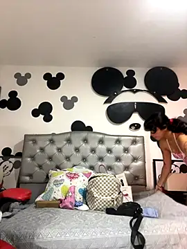  vaiolet owo online show from November 7, 2025, 5:01 am