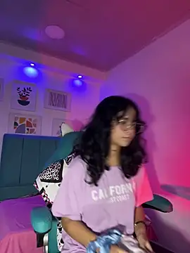  vaiolet owo online show from November 16, 2025, 7:02 am