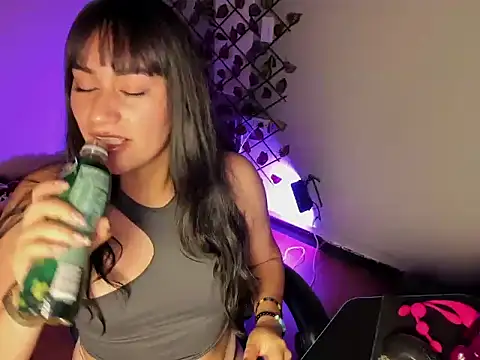 Dhany Naugthy  online show from November 10, 2025, 7:52 pm