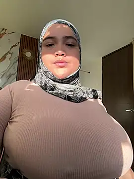 Snapshot of sweetmuslim01 chatting on July 5, 2026, 10:16 pm sweetmuslim01 online show from July 5, 2026, 10:16 pm