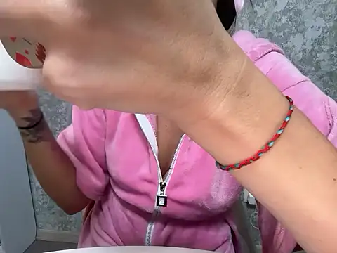 Snapshot of Angelinaa19 chatting on November 23, 2025, 4:28 pm Angelinaa19 online show from November 23, 2025, 4:28 pm