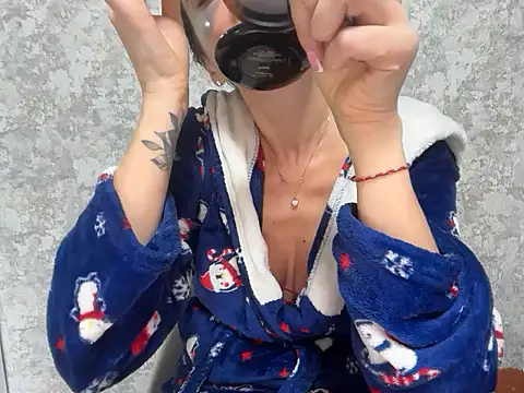 Snapshot of Angelinaa19 chatting on November 30, 2025, 10:16 am Angelinaa19 online show from November 30, 2025, 10:16 am