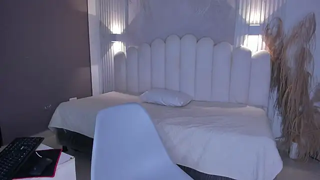 Nicky  21 online show from November 25, 2025, 6:52 pm