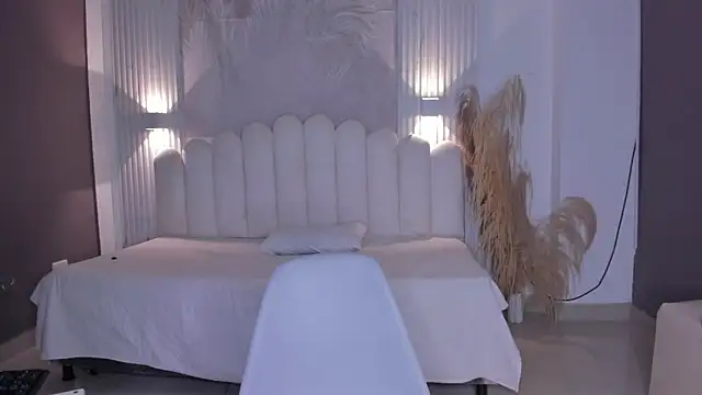 Nicky  21 online show from November 19, 2025, 7:03 pm