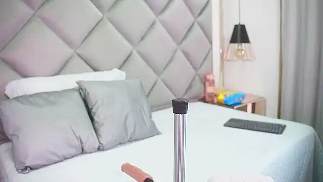 crystal gilton online show from February 25, 2026, 7:14 pm