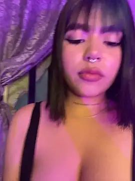 Snapshot of VIOLET_EF chatting on November 28, 2025, 2:45 am VIOLET EF online show from November 28, 2025, 2:45 am