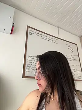 cleo wale  online show from November 28, 2025, 1:44 pm