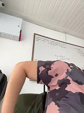 cleo wale  online show from November 25, 2025, 4:40 pm