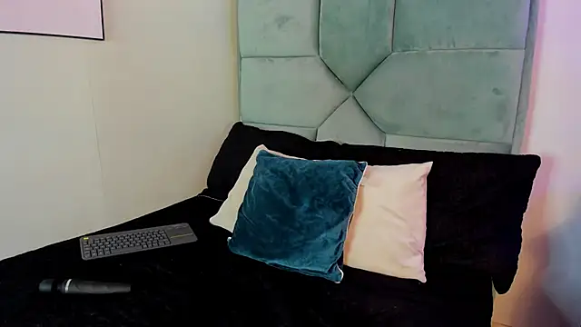 Madame Rouge  online show from November 30, 2025, 7:25 pm