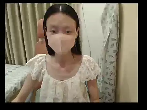 Snapshot of Lil-Cherries chatting on June 8, 2026, 4:40 pm Lil-Cherries online show from June 8, 2026, 4:40 pm